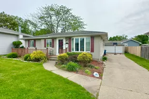 2918 100th St, Highland, IN 46322 - Photo 1
