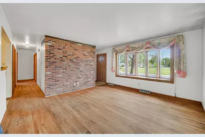 519 N Jay Avenue, Griffith, IN 46319 - Photo 2