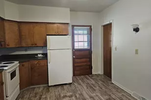 907 Tyler St, La Porte, IN 46350 - Photo 6