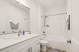 1905 E Woodglen Cir, Valparaiso, IN 46383 - Photo 8