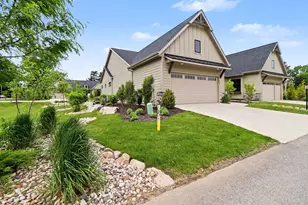 1905 E Woodglen Cir, Valparaiso, IN 46383 - Photo 2
