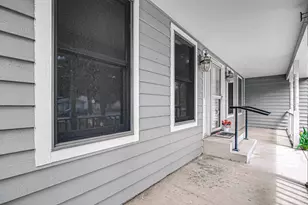 947 Sandpiper Dr, Chesterton, IN 46304 - Photo 2