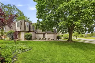 2 Woodhollow Dr, Schererville, IN 46375 - Photo 6