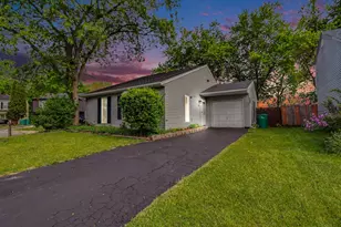 1140 W 59th Pl, Merrillville, IN 46410 - Photo 2