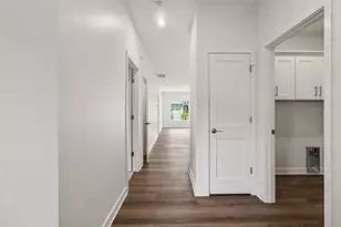 1907 E Woodglen Cir, Valparaiso, IN 46383 - Photo 2