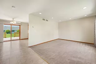 732 Sunflower Ln, Dyer, IN 46311 - Photo 2