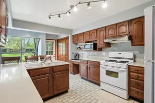 2023 Dorchester Ln, Schererville, IN 46375 - Photo 10