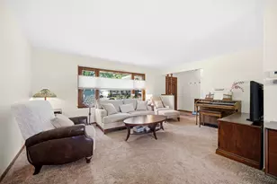 519 Hickory Ln, Munster, IN 46321 - Photo 2
