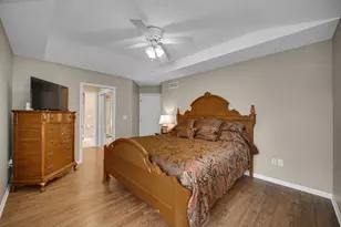 950 Port Cir, Hobart, IN 46342 - Photo 10