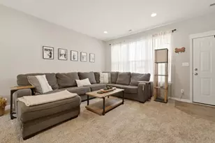 1074 E 114th Ave, Crown Point, IN 46307 - Photo 4