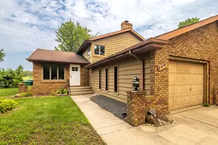 340 Golfview Dr, Schererville, IN 46375 - Photo 1