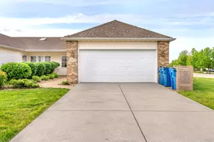 1742 Dogwood Dr, Crown Point, IN 46307 - Photo 2