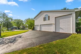 1807 Forest Ln, Crown Point, IN 46307 - Photo 2