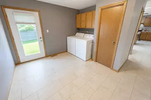 183 S 20th St, Chesterton, IN 46304 - Photo 10