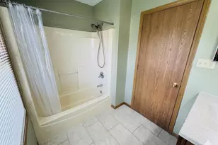 183 S 20th St, Chesterton, IN 46304 - Photo 16