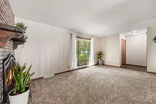 1354 Camellia Dr, Munster, IN 46321 - Photo 6