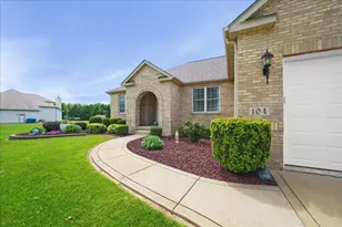 104 Stone Creek Dr, Valparaiso, IN 46383 - Photo 2