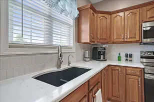 104 Stone Creek Dr, Valparaiso, IN 46383 - Photo 10