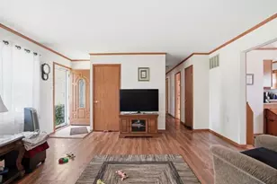 340 Midway Dr, Valparaiso, IN 46385 - Photo 4
