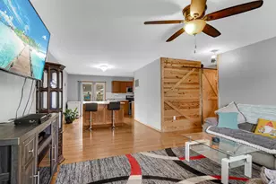 422 Saginaw Dr, Valparaiso, IN 46385 - Photo 8