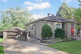 8235 Ellsworth Ct, Merrillville, IN 46410 - Photo 2