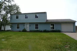 378 Briarwood Dr, Valparaiso, IN 46385 - Photo 2