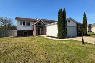 7396 Kestrel St, Hobart, IN 46342 - Photo 2