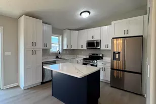 7396 Kestrel St, Hobart, IN 46342 - Photo 4