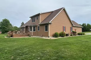 8876 N Lilac St, Demotte, IN 46310 - Photo 4