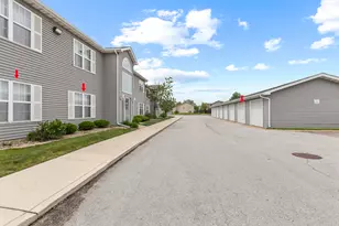 8222 Lincoln Cir, Merrillville, IN 46410 - Photo 2