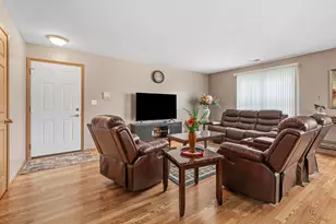 8222 Lincoln Cir, Merrillville, IN 46410 - Photo 4