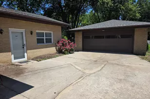 405 Fairview Ave, Crown Point, IN 46307 - Photo 2