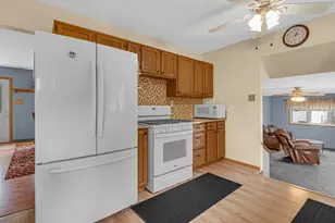 329 Dogwood St NW, Demotte, IN 46310 - Photo 10