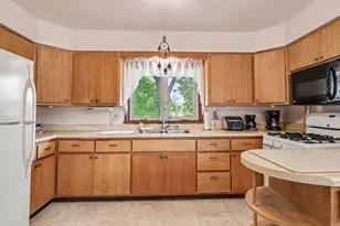 305 W 35th Ave, Griffith, IN 46319 - Photo 8