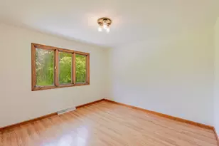 243 S 150 E, Valparaiso, IN 46383 - Photo 12