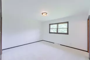 243 S 150 E, Valparaiso, IN 46383 - Photo 20