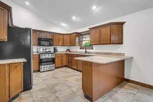 11057 Pleasant Grove Dr, Wheatfield, IN 46392 - Photo 4