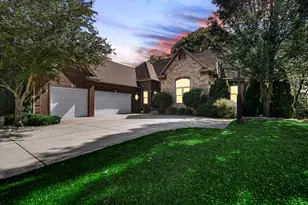 81 Scotscraig Dr, Valparaiso, IN 46385 - Photo 2