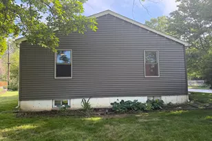 102 Northview Dr, Valparaiso, IN 46383 - Photo 2