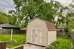 829 Tyler Ave, Dyer, IN 46311 - Photo 2