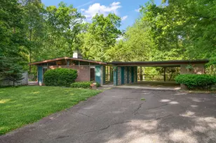 1952 Woodridge Cir, Valparaiso, IN 46383 - Photo 2