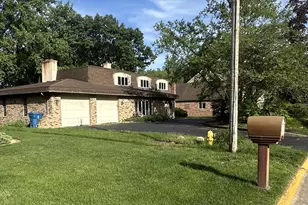 2621 Hickory Dr, Dyer, IN 46311 - Photo 2