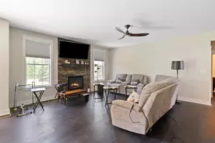 4705 Hyde Park Dr, Valparaiso, IN 46383 - Photo 8
