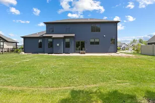 4705 Hyde Park Dr, Valparaiso, IN 46383 - Photo 2