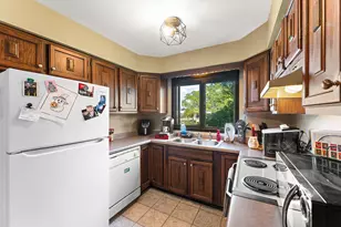 100 Plum Creek Dr, Schererville, IN 46375 - Photo 8
