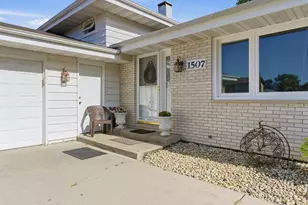 1507 W 94th Ct, Crown Point, IN 46307 - Photo 2