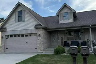 901 9th St SW, Demotte, IN 46310 - Photo 2
