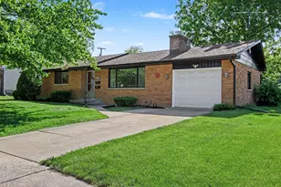 725 S East St, Crown Point, IN 46307 - Photo 2