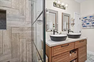 352 Tremont Ln, Valparaiso, IN 46385 - Photo 20