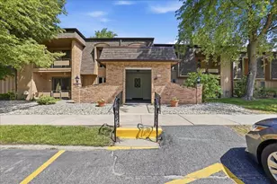405 Old Stone Rd, Munster, IN 46321 - Photo 1
